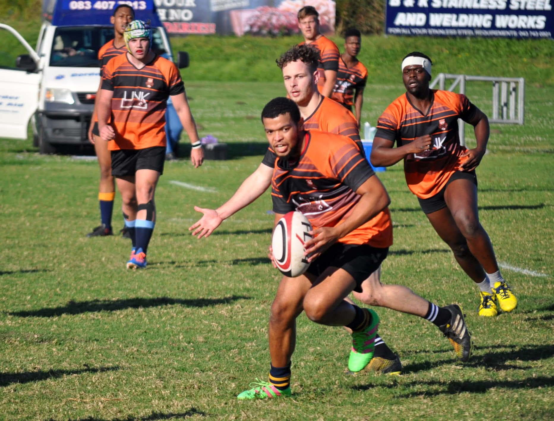 Olutsha Wolves scrumhalf breaking away with the ball in hand